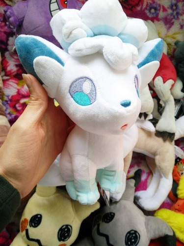 Rai__Yong's tweet photo. ✨Sorteo Especial 750 Followers✨

🪐 Para agradecer vuestro apoyo, os traigo este increible peluche de un precioso Vulpix Alola en busca de hogar se dara el ganador a los 150❤️ y 150 RT🪐

❤️‍🔥Requisitos: Follow + ❤️ + RT + @ a un amigo + ser de España❤️‍🔥

Mucha Suerte!!!😊 https://t.co/9OvzOgihC7