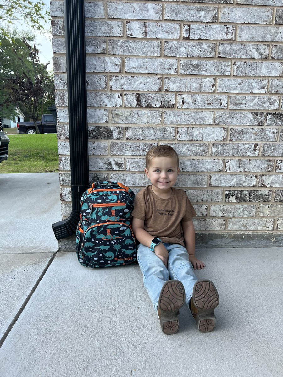 chasitygrace44's tweet photo. Bentley Kai’s FIRST day of school 🤍 https://t.co/SwecKAgHbj