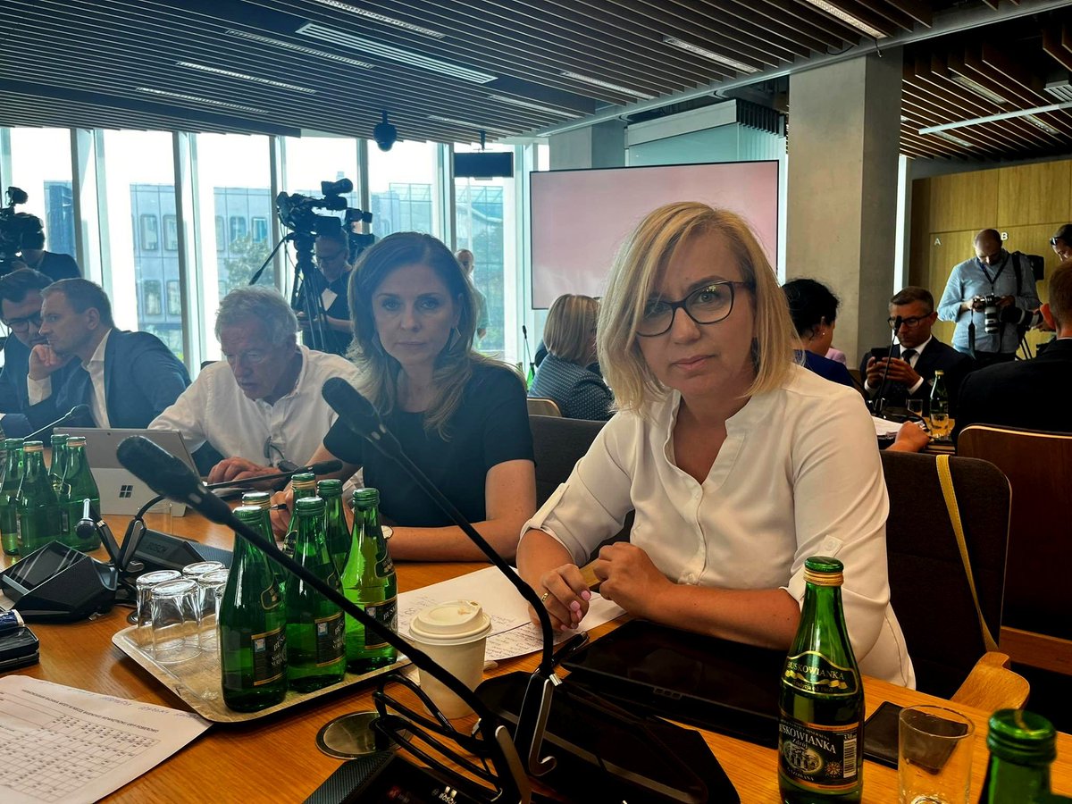 W_Slanina's tweet photo. Paulina  @hennigkloska o #Odra w #Sejm 
"w efekcie kontroli wykryto już 382 nielegalne wloty. Gdzie były służby, gdzie było państwo przez te wszystkie lata?
Rząd w końcu powinien potraktować obywateli poważnie i zacząć brać realną odpowiedzialność za swoje zaniedbania" https://t.co/OKdQXEDHrB