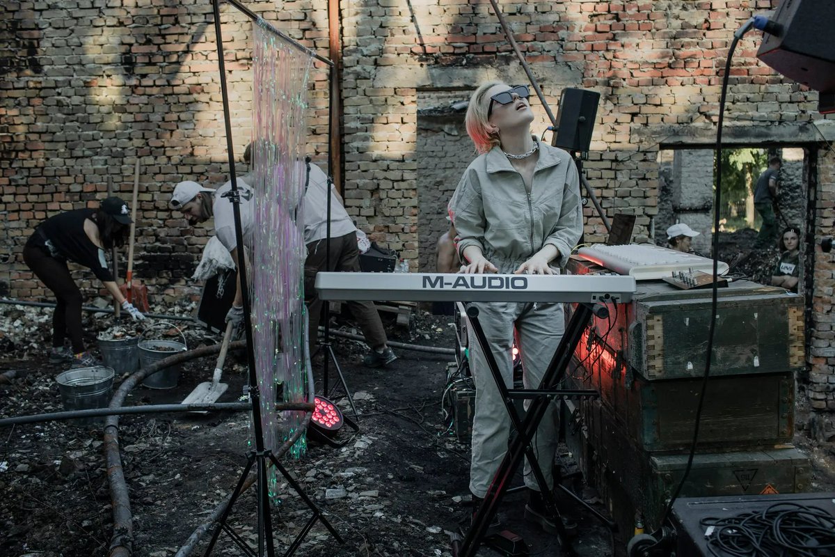 ianbremmer's tweet photo. youth in ukraine volunteer for the ‘repair together’ org
where they get together to have rave parties
while also cleaning up buildings damaged from the war 
 
the kids are alright https://t.co/8jByckxjzu