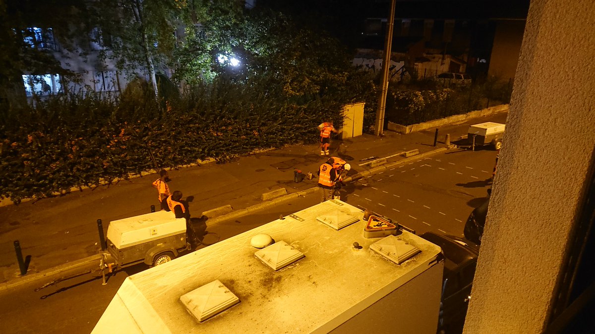 Okyn_C's tweet photo. @aubervilliers93, c'est quoi ces travaux !? Il est 22h ! Tout est normal....
#Aubervilliers https://t.co/KeK3CEJXx0
