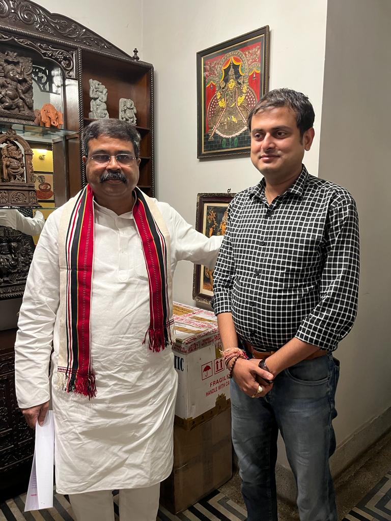 shankudebbjp's tweet photo. We discussed various issues evolving around West Bengal and exchanged ideas for the upcoming days to fight against the ruling government so that we can fulfil the dreams of our beloved PM  @narendramodi of a  Sonar Bangla. https://t.co/gDdECG8Wcj