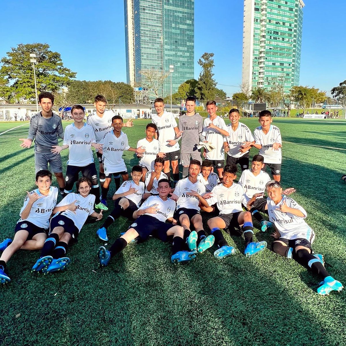 As categorias da Área de Formação disputaram as oitavas da liga sulbrasileira BG Prime. A equipe sub-13 venceu a Chape por 2 a 1 e, na próxima rodada, enfrenta o ganhador de Juventude e Joinville. A sub-12 superou o NH por 2 a 0 e aguarda o adversário de Coritiba e Joinville.🇪🇪