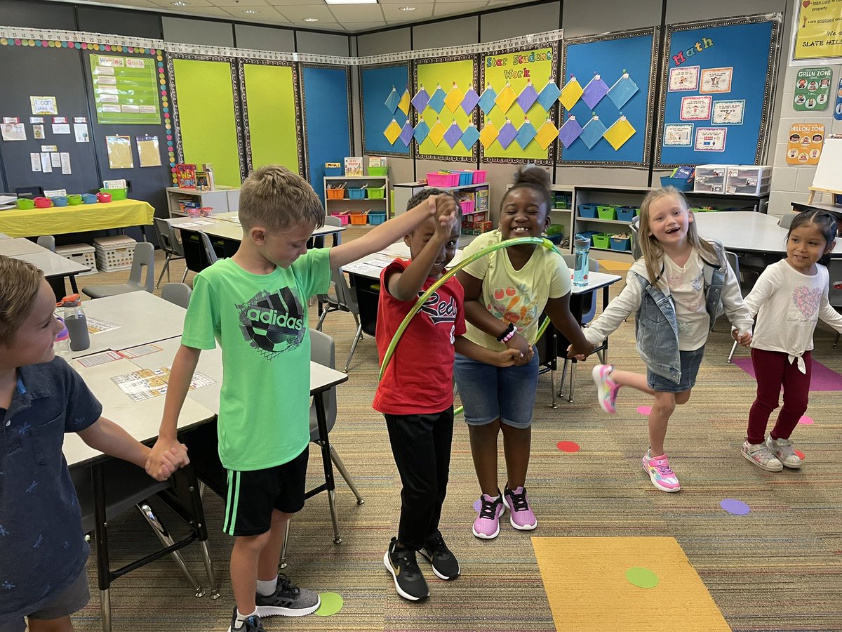 SH1stGrade's tweet photo. What’s better than the hula hoop hustle on the 1st day?! #itsworthit #theslate @wcsdistrict https://t.co/wQPYY6yDN5