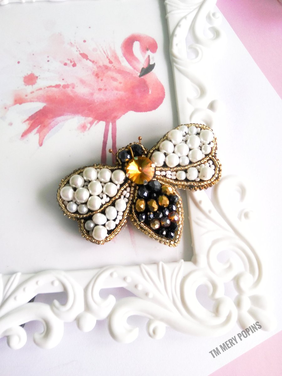 Katrine_Shadow's tweet photo. "Pearl bee brooch"
https://t.co/fwmo337F4M
#beebrooch #beetlebrooch #beepin #handmadejewelry #ukraine #ukrainian https://t.co/zfo1w926Vm