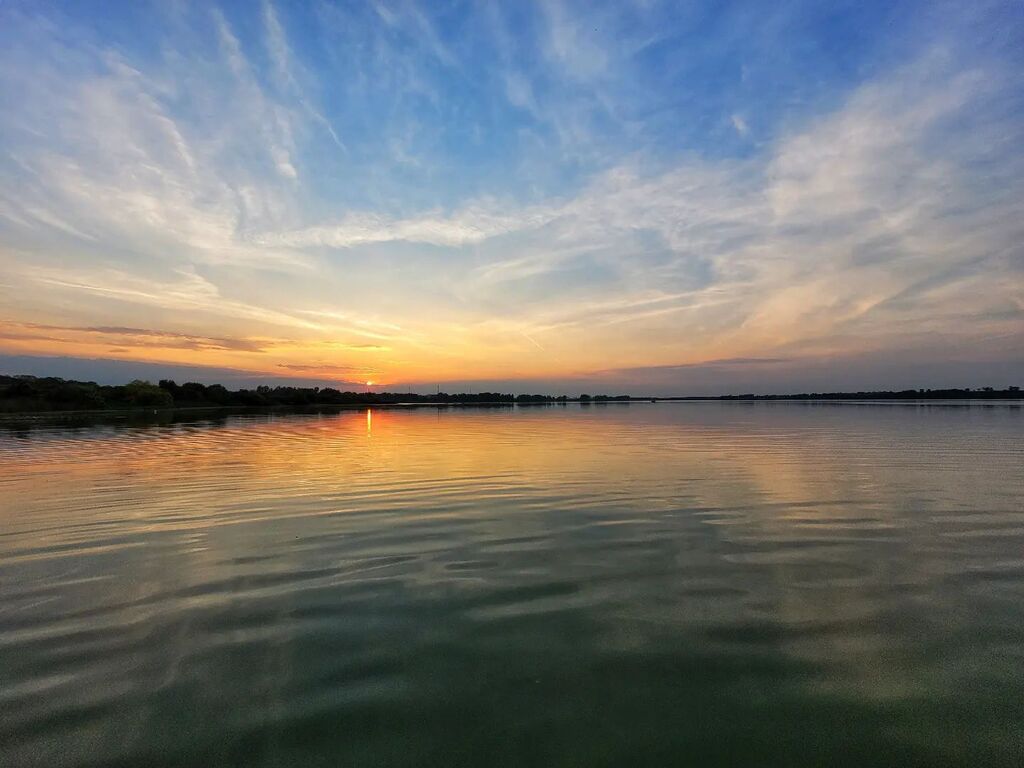 Greybrow's tweet photo. Dobranoc!
.
.
.
#zachodslonca #sunset #mirrorlake #cloudysky #lustrzanejezioro https://t.co/lGJN3EXrnX https://t.co/CrPXnKvlsk