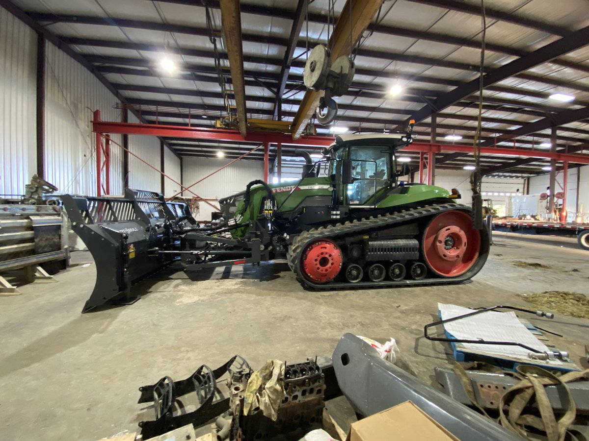 SLG installed a Pitbull on a new track Fendt for Ireland Farm Eq