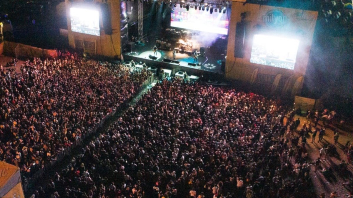 🔥 Mahkeme kaymakamlığa ek süre verdi, Zeytinli Rock Festivali'nin tarihi değişti: Mahkeme, Zeytinli Rock Festivali'ni yasaklayan kaymakamlığa savunma için ek süre verince, festivalin belirlenen tarihte yapılma imkanı kalmadı. Festivalin yeni tarihi… gazeteduvar.com.tr/mahkeme-kaymak…