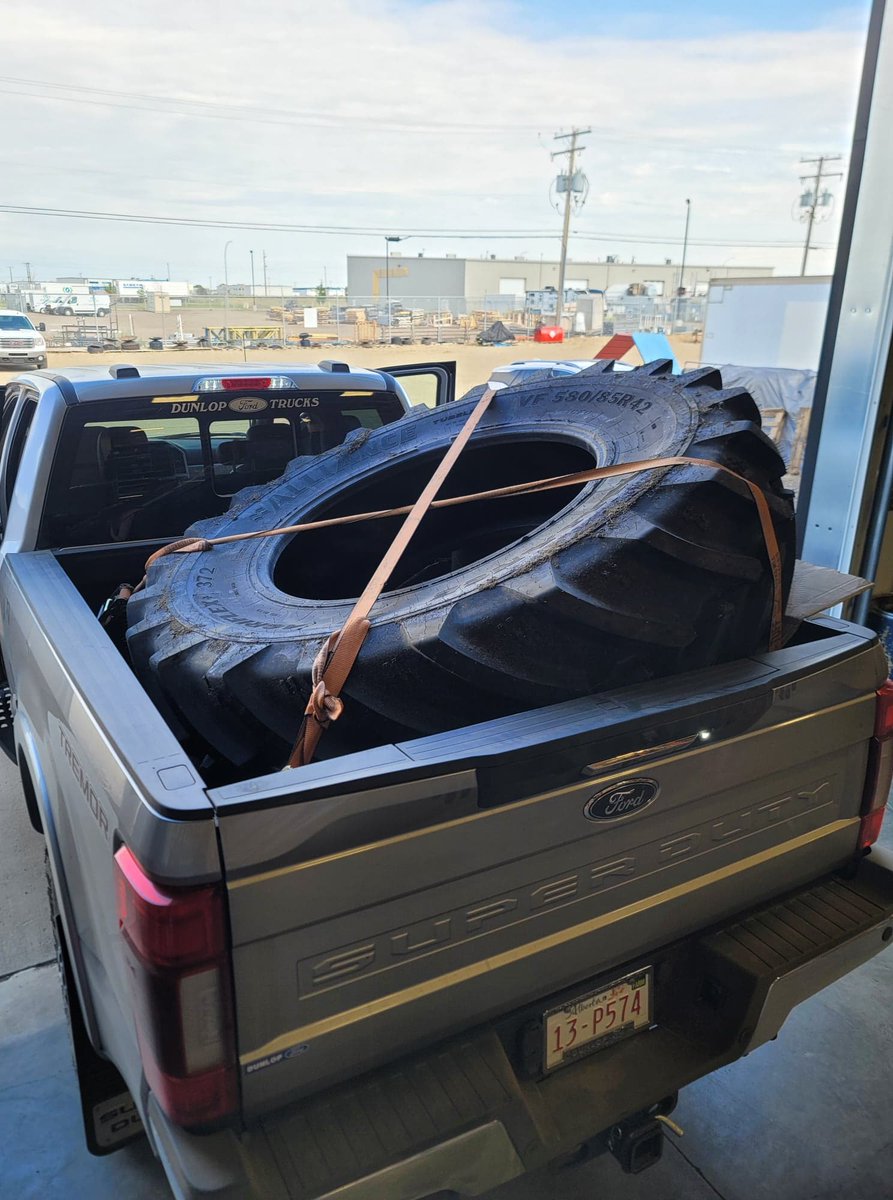 AffordableSk's tweet photo. This Large sprayer tire headed to a new home in Southern Alberta last week!
Glad we could help out and thank you for the business!
If you need tires make sure to give us a call!
306-244-2068
or stop by the store
3710 Mitchelmore Ave Saskatoon!
#AgParts
#yxe
#BornToFarm
#agtwitter https://t.co/PDkUfvOsP9
