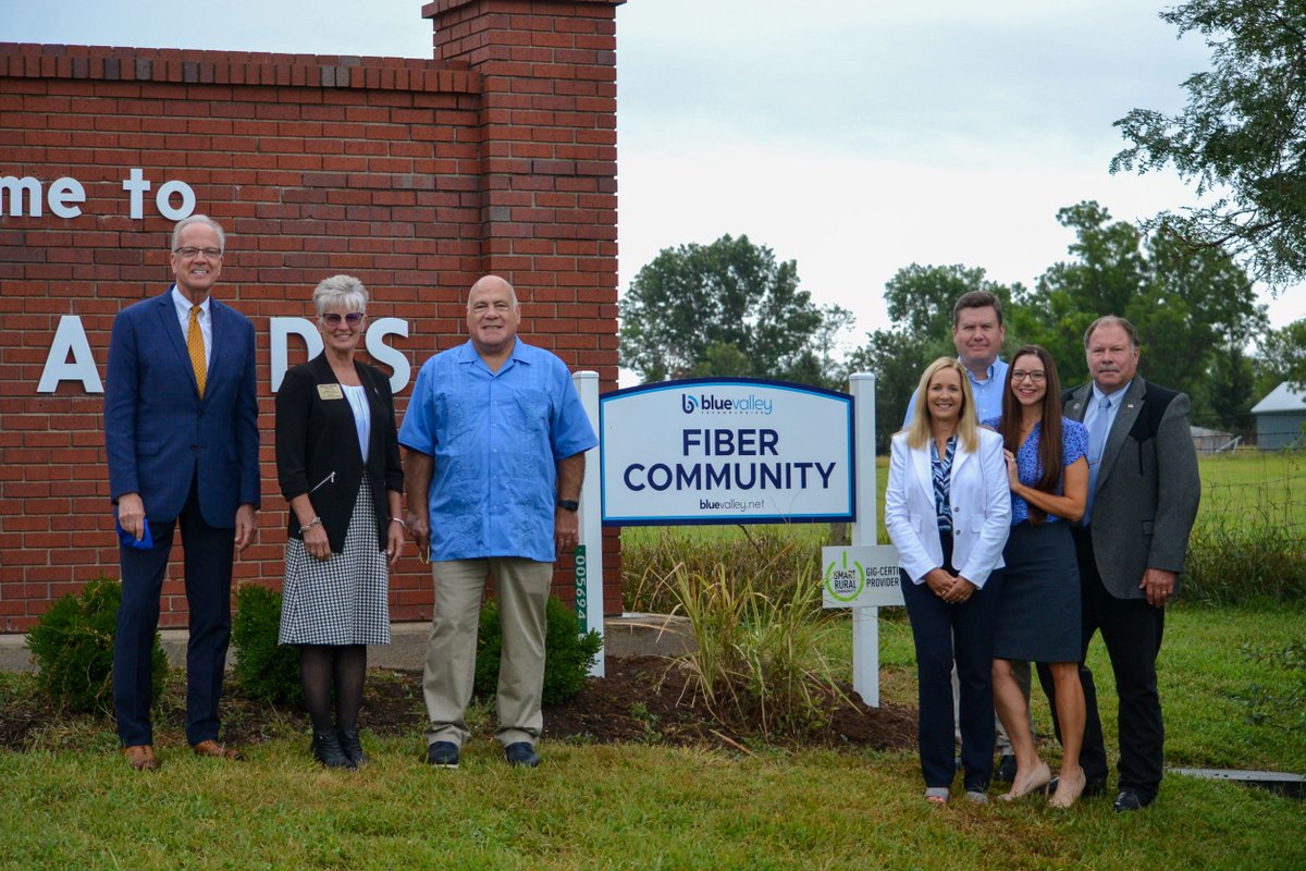 BVTeleComm's tweet photo. FTTH Celebration in Blue Rapids! Amazing community. Incredible story!
Pic: Sen J Moran, Rep L Moser, J Zayas, C Wright, J Smith, Jade Piros de Carvalho, Dir KOBD, & T Force.
#SmartRuralCommunity #ruralbroadband #FiberCommunity #jerrymoran #ftth #SRC #NTCA #KDOC #KDOT #KOBD https://t.co/8mhz6yphUO