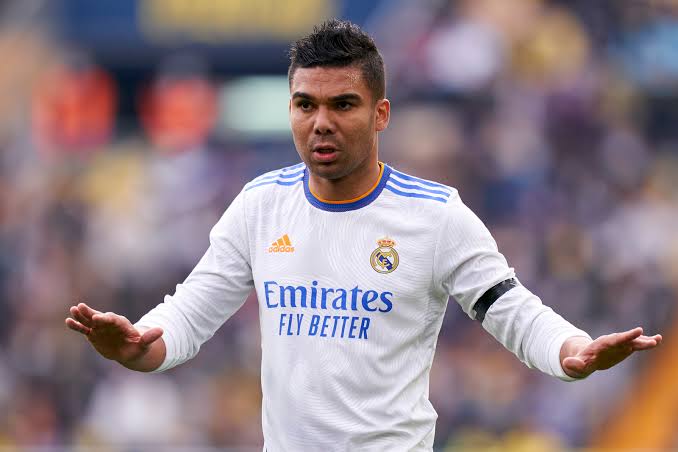 UtdFaithfuls's tweet image. 🚨 NEW | Fabrizio: "Man Utd are tempting Casemiro with a CRAZY salary proposal and a long-term contract. The decision is now up to Casemiro." [YT]

Fact that he hasn't yet rejected the offer means he's seriously considering it, but still, don't get your hopes up.