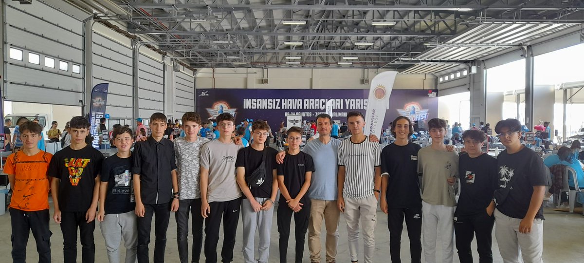 Simav_Aihl's tweet photo. 18 Temmuzda başlayıp bir ay süren Yaz Kampımız Kütahya Zafer Havalimanı'nda bu yıl ikincisi düzenlenen uluslararası serbest görev insansız hava araçları yarışmasına yaptığımız ziyaretle sona ermiştir. @mehmetnezirg @BasyigitHasann @zorlubey1962 @meb_dinogretimi https://t.co/r3OLg1LUTp