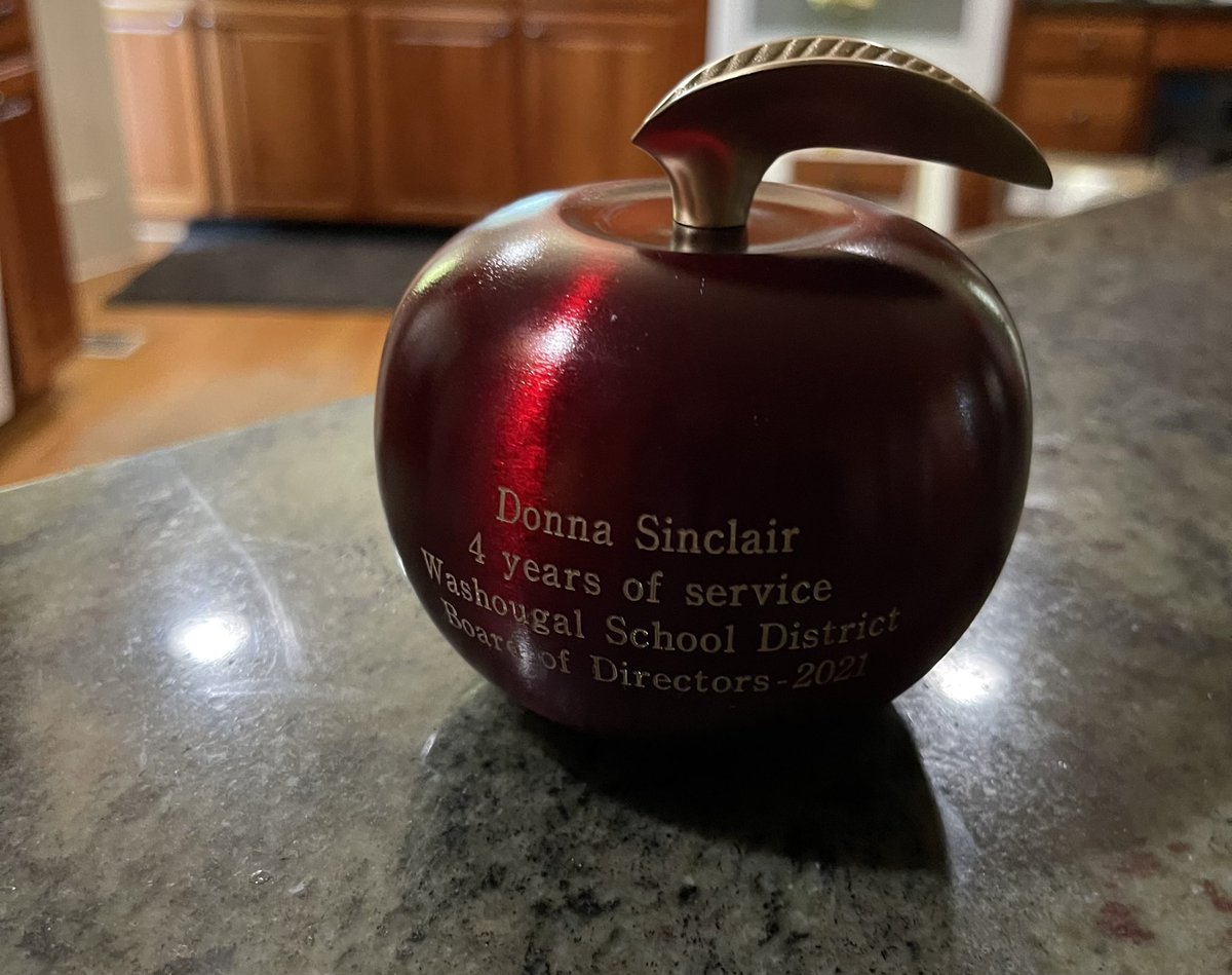 sinclair4school's tweet image. I had coffee with Superintendent Mary Templeton this morning and she delivered my master teacher apple that the administration gifts board members at the end of a term. Last year was so hairy that it didn’t happen in person.  1/2