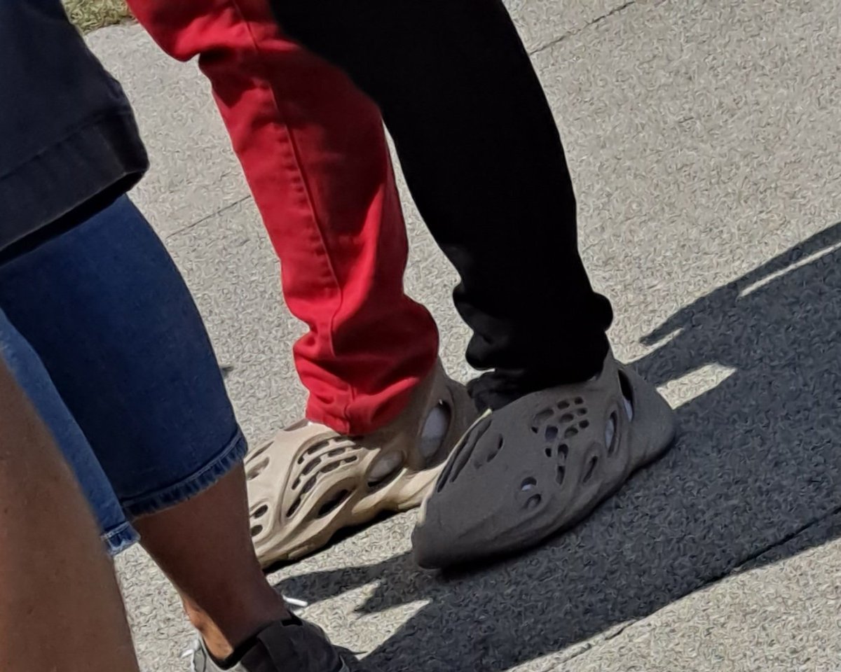 akiachan2's tweet photo. Seeing this iteration of #yeezy
In the wild was an experience.

"What are those!?"
*granny voice* "they are my crocs" https://t.co/CmYICmVHk6