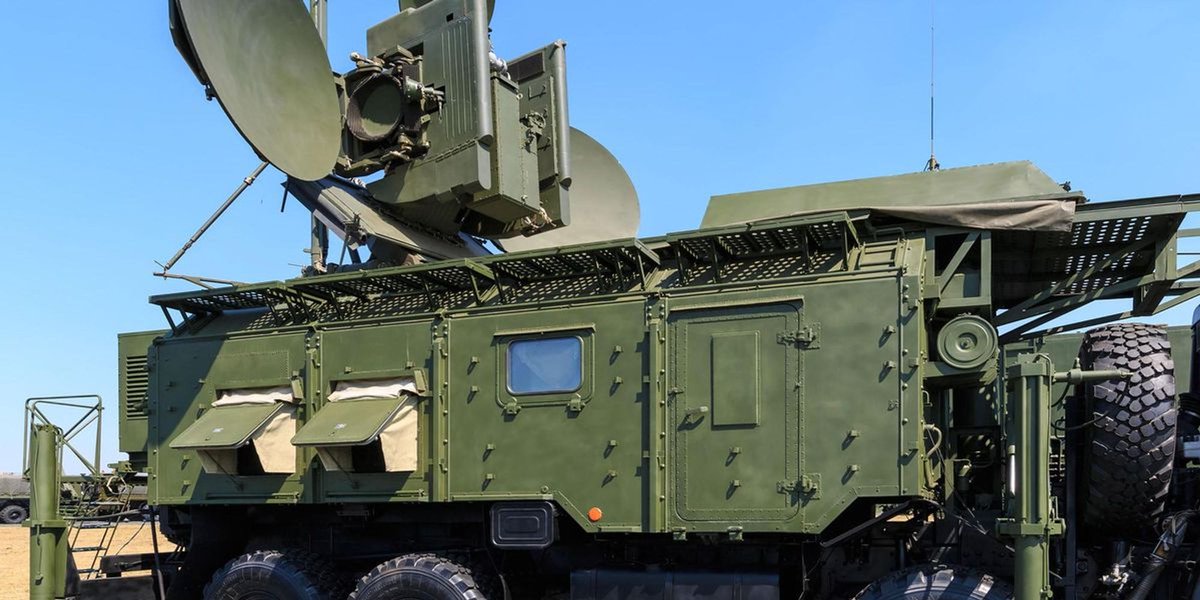 royfire's tweet photo. "The Krasukha-4 is designed primarily to jam airborne or satellite-based fire control radars in the X- and Ku-bands, the Krasukha-4 Is often used alongside the Krasukha-2, which targets lower-frequency S-band search radars. Suc...
https://t.co/nGvJrvLo38 https://t.co/i3taZ5j8ns