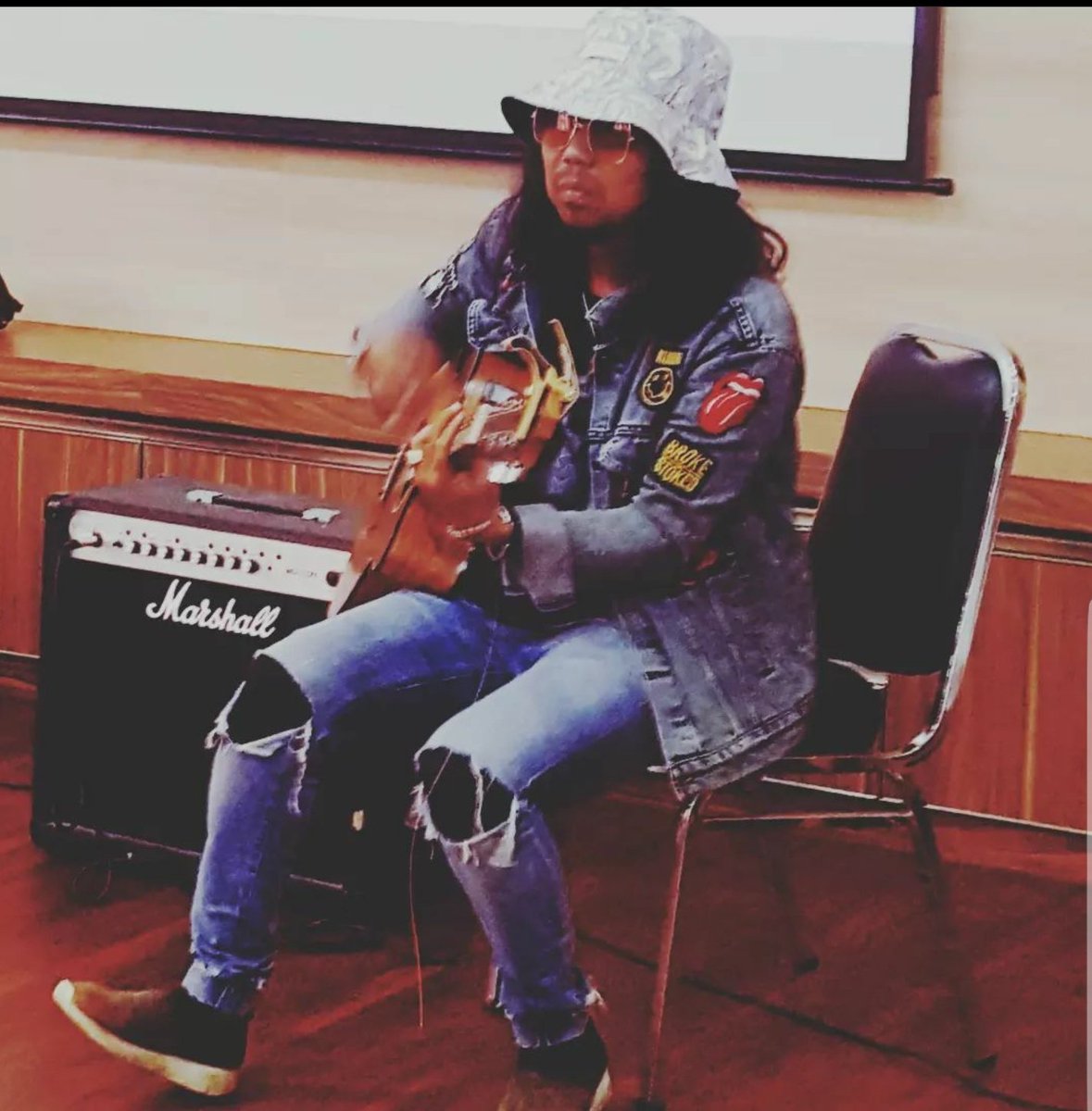 indrafirzy's tweet photo. Live at dem cirebon #jagajodohorang #rindu #amoraband #viralagustus #konser https://t.co/i9Q1uVXkkX