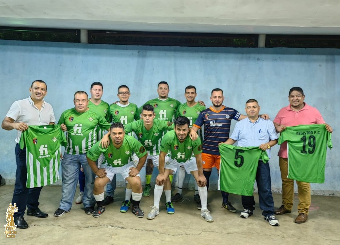 PJEsteli's tweet photo. 1/1 Los Jueces, Dr. Donald Somarriba González y Dr. Elder Moreno Valverde, realizaron entrega de uniformes a los integrantes del equipo de Futbol Sala que representa al Registro Público #Esteli en el torneo Institucional clausura 2022. https://t.co/ds62FGgaPo