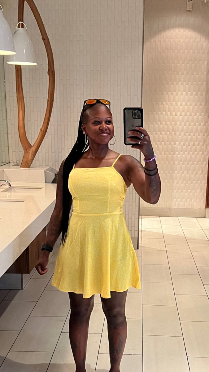 it’s been a while since i’ve loved a dress on me this much. 100% summer vibes.💛💛💛