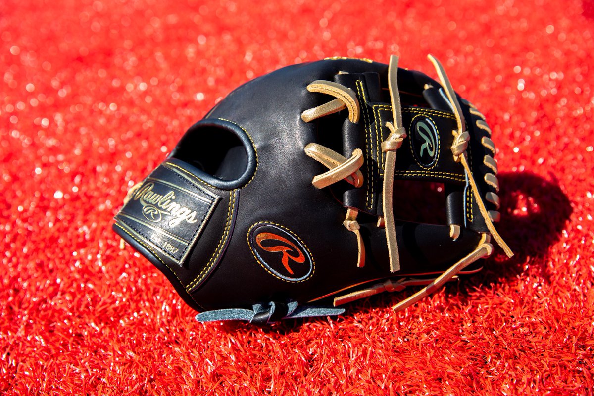 RawlingsSports's tweet photo. The Primus NFT Gold is a limited-edition Pro Preffered build. The design features beautiful Gold stitching and a one of a kind patch. There are only 150 gloves available, and the only way to ensure the possibility of getting one is to join our Discord now! #RawlingsPRIMUS https://t.co/hvWVISAzxP