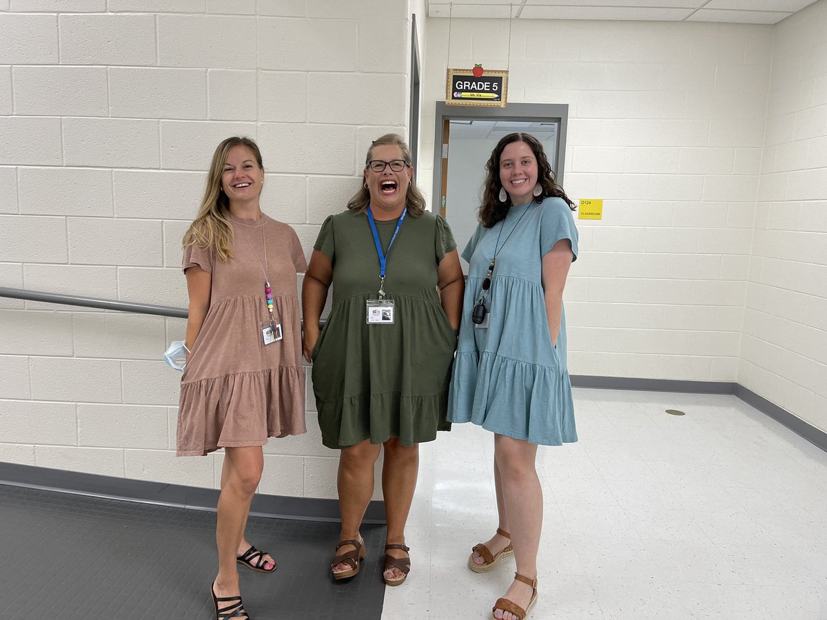 SaraQuesenbery's tweet image. This dress was voted the perfect #FirstDayOfSchool dress by @BelviewBees staff🐝  #MCPSFirstDay