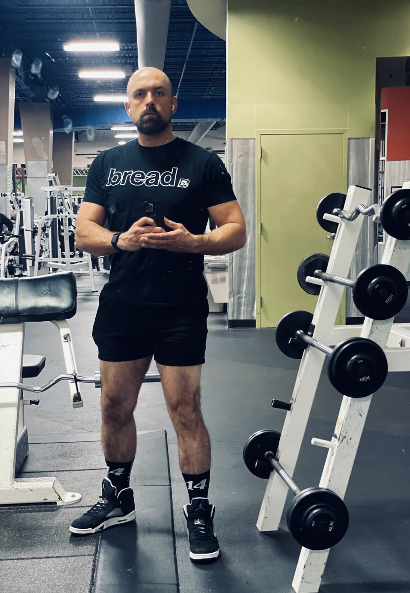 BoziTatarevic's tweet image. Solidarity with @kellenlmills on the short shorts during my workout today after our discussion on @RacingSpaces last night.