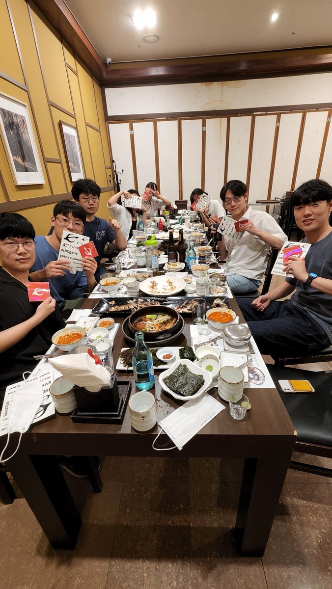 And that wraps it up for <a href="/EvmosOrg/">Evmos // evmOS ☄️</a> in Korea! What a journey its been - amazing to see the vibrant and growing #IBC and web3 community. And all this time it was happening in my backyard! Korea is bullish on #Evmos, and there's a damn good reason.