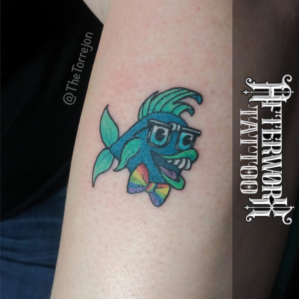 thetorrejon's tweet photo. Very grateful to my favorite couple who let me do these ridiculous tattoos on them!
#tatt #Tattoo #Tattooartist #dorkfish #fish #corndog #coupletattoos #relationshipgoals https://t.co/pQ3ZnvT9xt