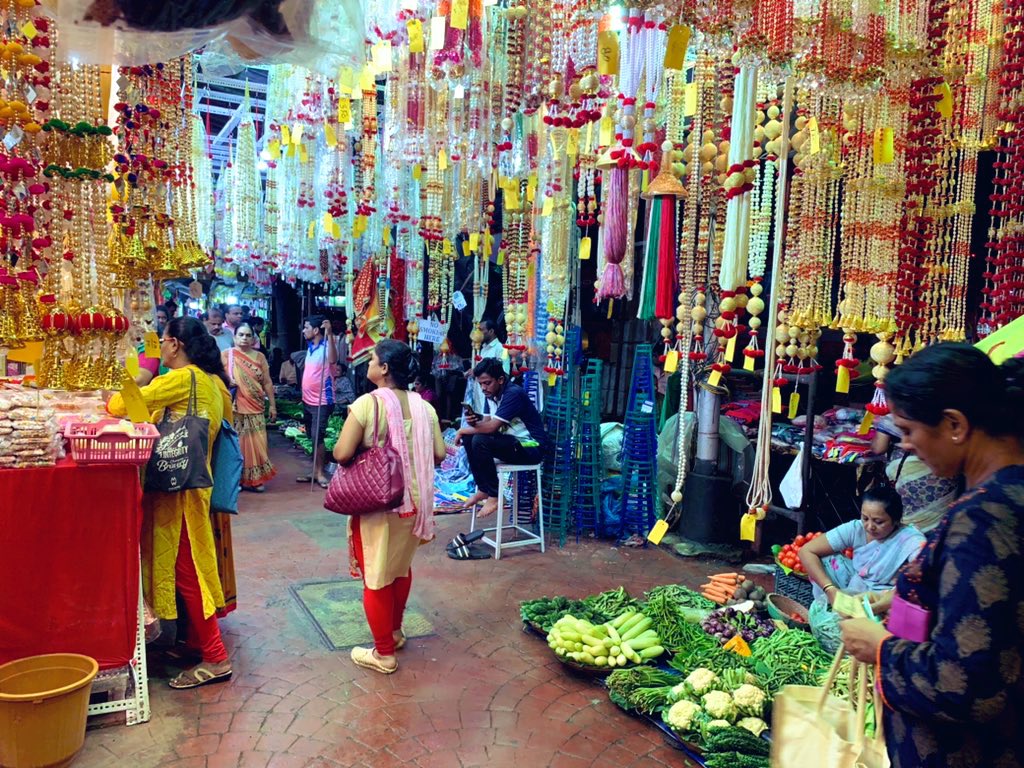 _AndCuriouser's tweet photo. The incredible riot of colours and sparkle called Lalbaug!! 🚩 #Mumbai #Janmashtami #DahiHandi #incredibleindia #lalbaug https://t.co/BJTNmQ6M6j