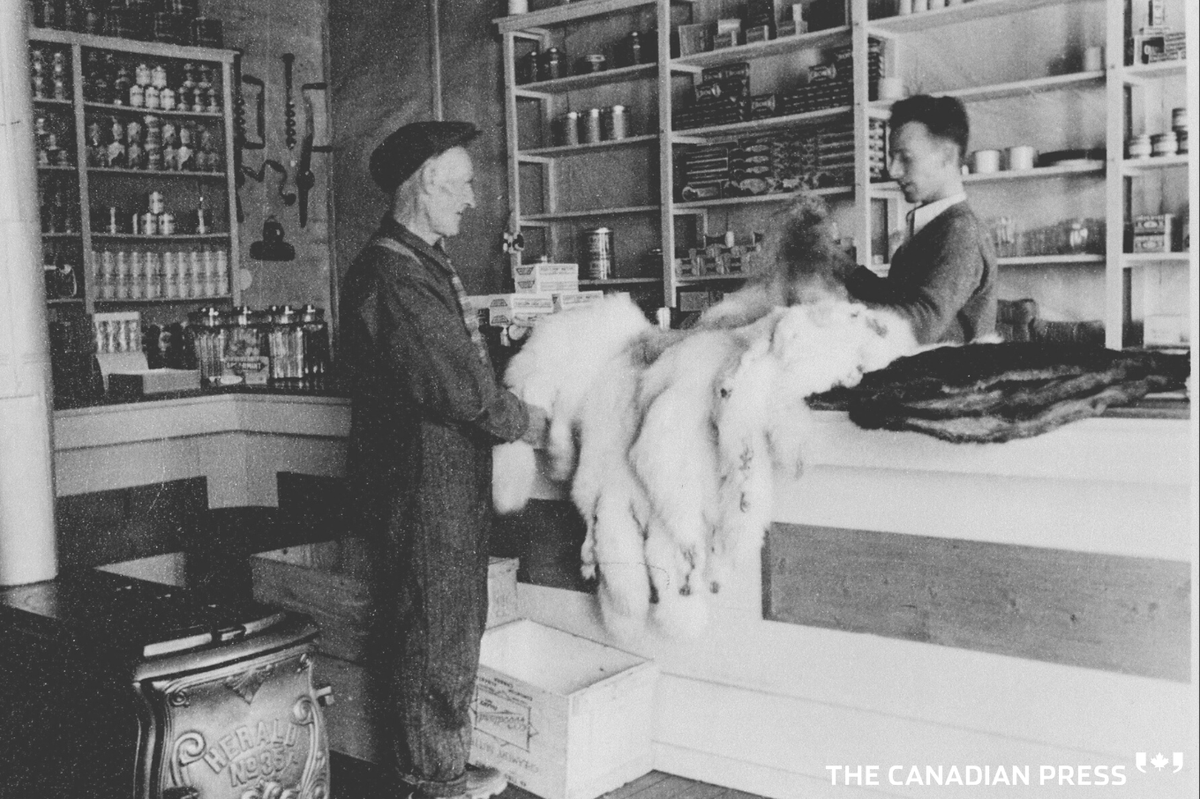 CanadianPress's tweet photo. Today in history from CP Images (https://t.co/3U1YygARIS)! Cameron Bay, North West Territories; August 16, 1937-- Archie White trading in furs for stores from Andy Reid, manager, H.B.C., Cameron Bay. #HBC #furtrader #hudsonsbay #thebay #northwestterritories https://t.co/rmYU0bP4Ga