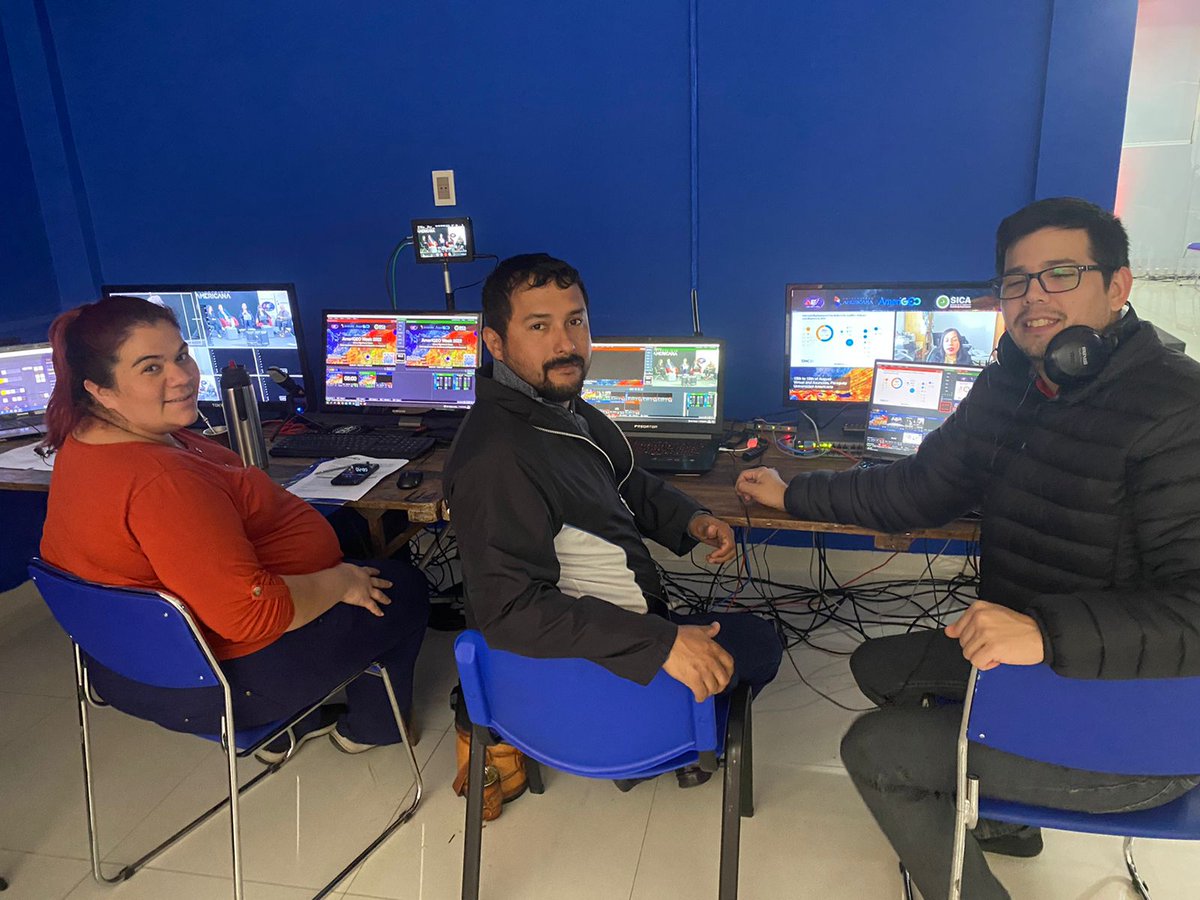 AmeriGEO's tweet photo. Muchas gracias a nuestro equipo técnico que está apoyando con la transmisión en vivo de #AmeriGEOWeek2022. Un reconocimiento especial por ayudarnos a difundir por todo el mundo el trabajo que realizamos en la región. 
@AEP_News @uamericana @sg_sica 
#migrationinfocus #eochat https://t.co/xMCX243hi2