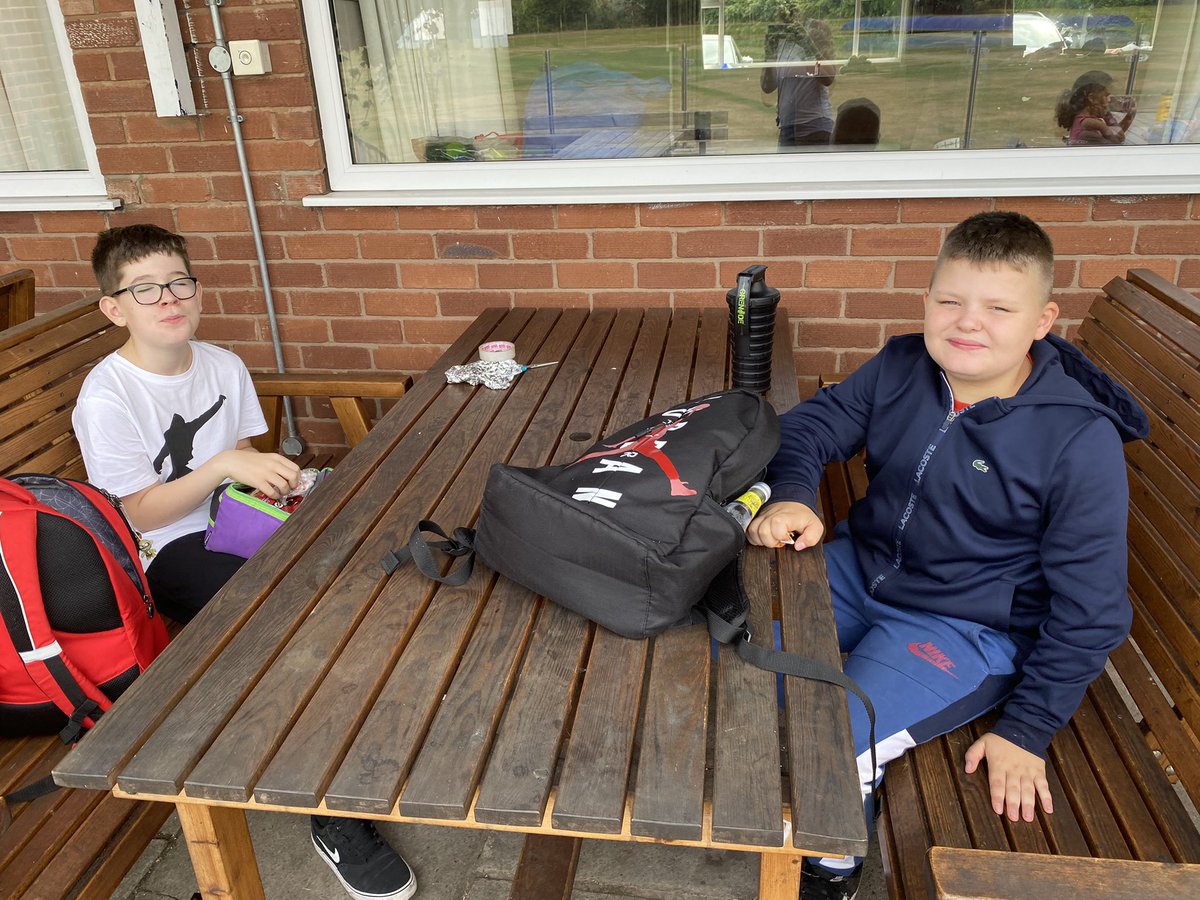Fun__Camp's tweet photo. Best pals enjoying a quick pit stop 🥤 #FunCamp https://t.co/XkrwO9IjJc