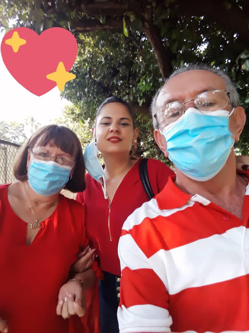 Mi familia 👨‍👩‍👧 dice #CodigoSí 💖 por un futuro con

+Derechos 💙
+Protección 💚
+Autonomía 💛
+Oportunidades 🧡
+Inclusión💜
+AMOR❤️

#DeZurdaTeam