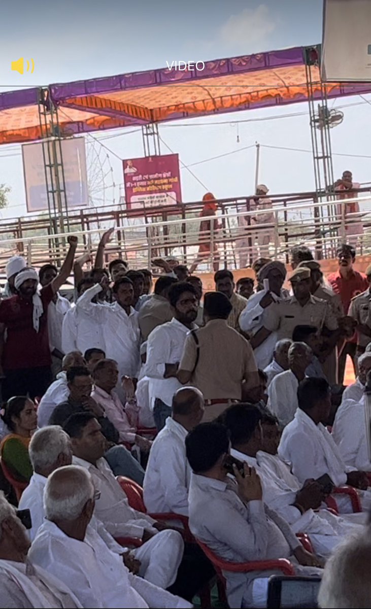 ravichawla05's tweet photo. जब जब गहलोत डरता है पुलिस को आगे करता है #cha_को_नौकरी_नही_तो_कांग्रेस_को_वोट_नही @niranjanparihar @RajeshMogaLive @BalkaurDhillon @ashokgehlot51 @_lokeshsharma @ShashiK_Sharma @BJP4Rajasthan @AAPRajasthan @ABVPRaj @IYC @nsui @INCIndia @DrKirodilalBJP @BaljeetBehror https://t.co/xuuvyzPI9h