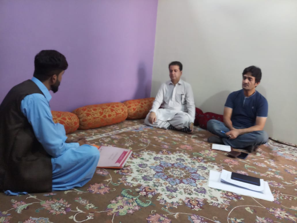 BRSP_Pakistan's tweet photo. Dr. Khalid Qambrani (Director Public Health) visited W10-C and Nawan Killai and met with 2 CRPs (1 male, 1 female) in Quetta under the @NutritionIntl He emphasised the importance of awareness raising on vaccination in general and "Rota Virus Vaccine" in particular. https://t.co/O4oA5AykLH