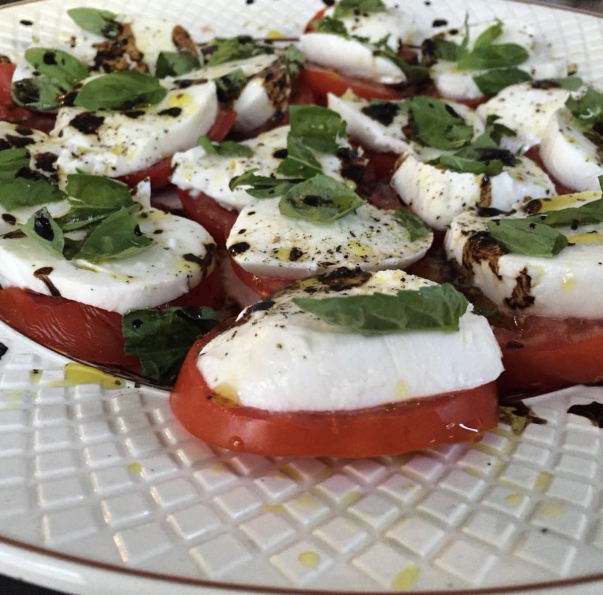 CheeseStoreBH's tweet photo. Come on in, we’ve got the store on chill! Pick up some buratta, because why not? Slice tomatoes, chop some fresh basil, drizzle with aged balsamic (we’ve got the best) and a twist of fresh ground pepper! #buratta #easymeals #noheatcooking #cheeseshop https://t.co/vjIXJpvbhn