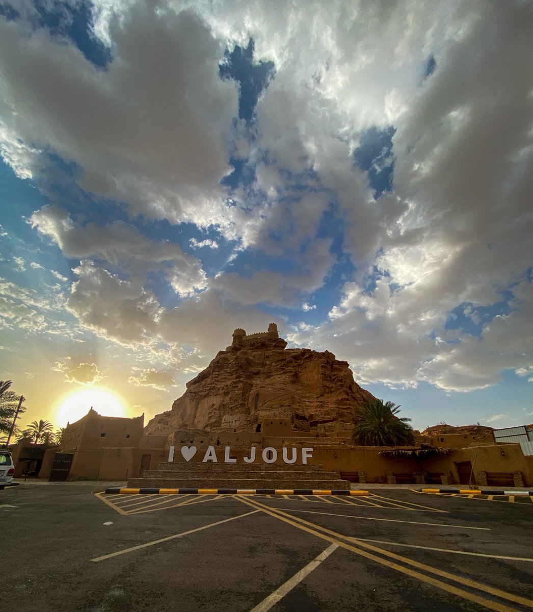 Ar1_photo's tweet photo. ما ضرنا بعد السماء و ان علت 
ما دمت يا رب السماءِ قريبُ 
أتضُرنا ابوابُ خلقٍ اغلقت؟
والله نطرق بابه و يجيبُ https://t.co/DARLCDeF3T