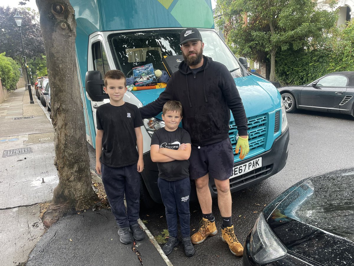 WHYCNunhead's tweet photo. Massive #thanks to #Dad Gary and his helpers #clubmember Charlie and #futureclubmember Archie for helping us to dump decades of accumulated rubbish! And refusing to take any payment! #grateful #socialaction #Nunhead https://t.co/rvo7Hbnc3q
