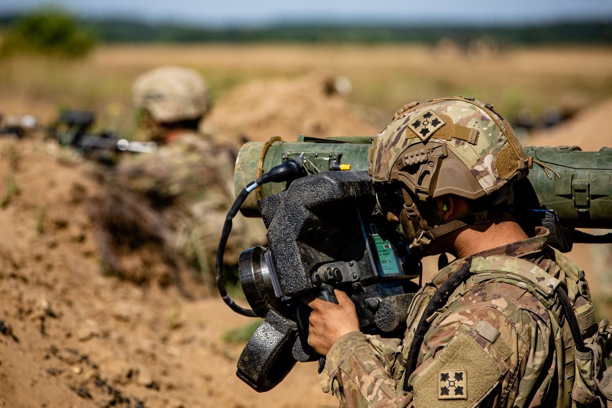 4thInfDiv's tweet photo. Our purpose is to fight and decisively win in combat.
An Ivy Soldier scans for targets using a Javelin shoulder-fired anti-tank missile during a live-fire exercise at Drawsko Pomorskie, Poland.
#DeployFightWin #MountainPostREADY #SteadfastandLoyal https://t.co/qvRu3TF6HQ