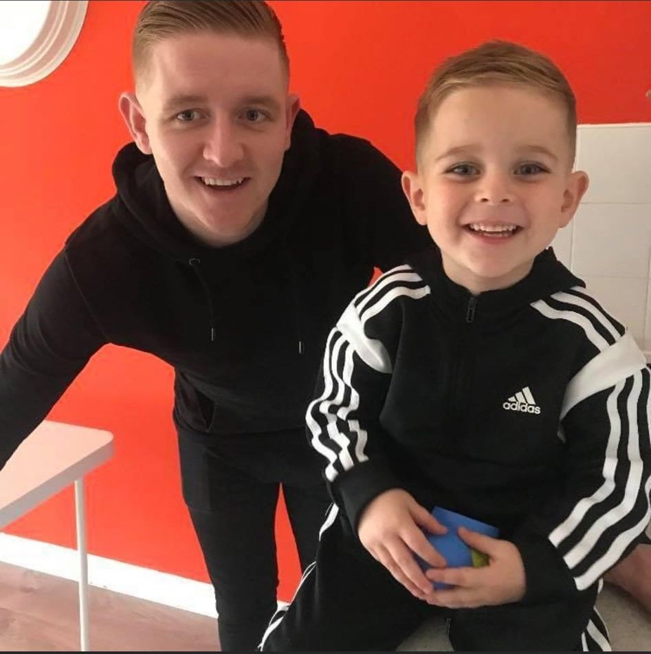 Trying to organise a minutes applause in the 7th minute of Sundays game for Patrick Parker who tragically committed suicide

Please RT far and wide to give him and his family the best possible send off. 

<a href="/AnthonyRJoseph/">Anthony Joseph</a> <a href="/Gastro_Celtic/">🍔 Gastro Celtic 🍀</a>
<a href="/KevMurray01/">𝙆𝙚𝙫 𝙈𝙪𝙧𝙧𝙖𝙮</a>
#ItsOkayToNotBeOkay