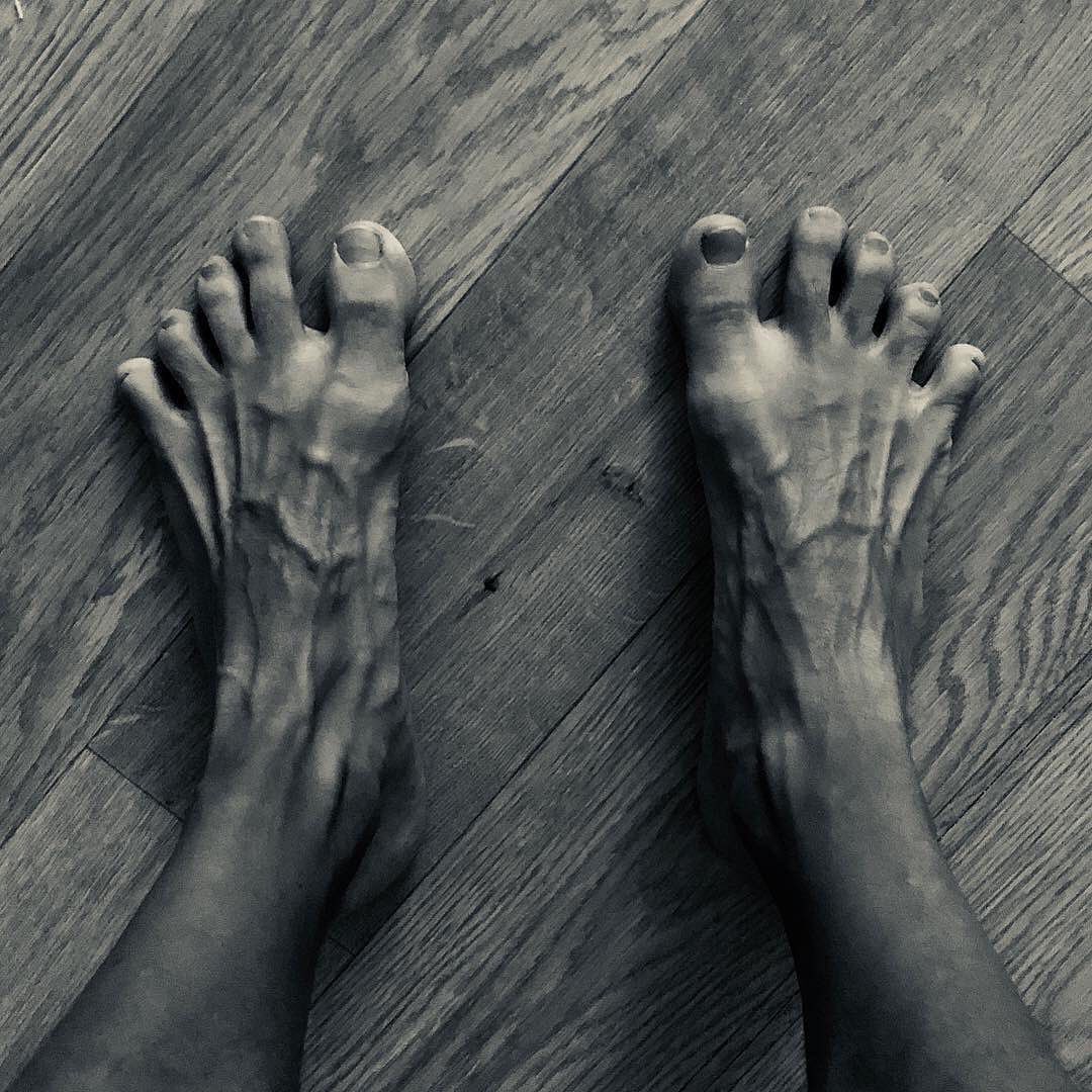 VIVOBAREFOOT's tweet photo. What healthy feet look like!

Strong healthy feet are wide with toes that splay outwards. This is their natural, stable shape which can be lost if squeezed into tight, restrictive shoes for a long time, eventually taking on the pointed shape of shoes.

#Vivobarefoot #Barefoot https://t.co/nShWf5DEy6