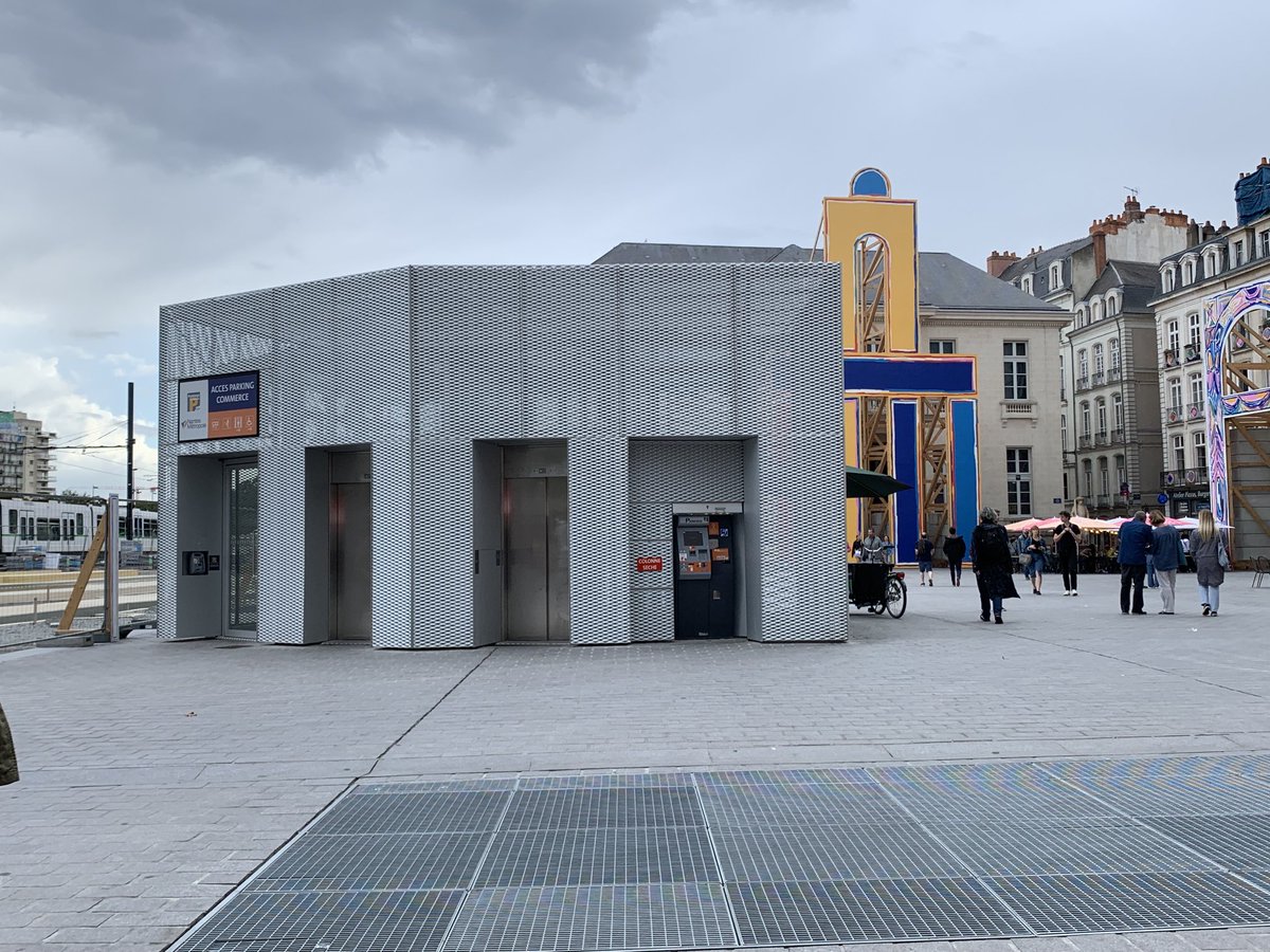 ⁦<a href="/nantesfr/">Ville de Nantes</a>⁩ #placeducommerce pas une réussite visuelle la rénovation de cette place dommage .