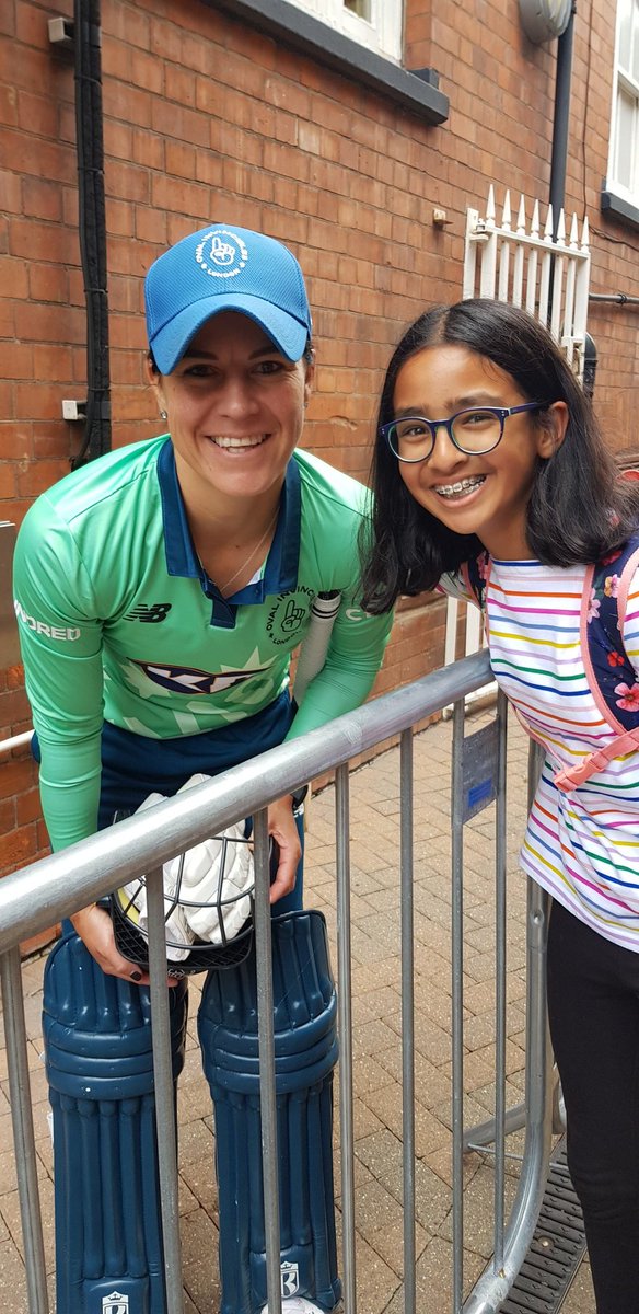 SandeepVerma_74's tweet photo. #TheHundred
Anika couldn't miss this opportunity at Trent Bridge ☺️ https://t.co/QpssGwVHtx