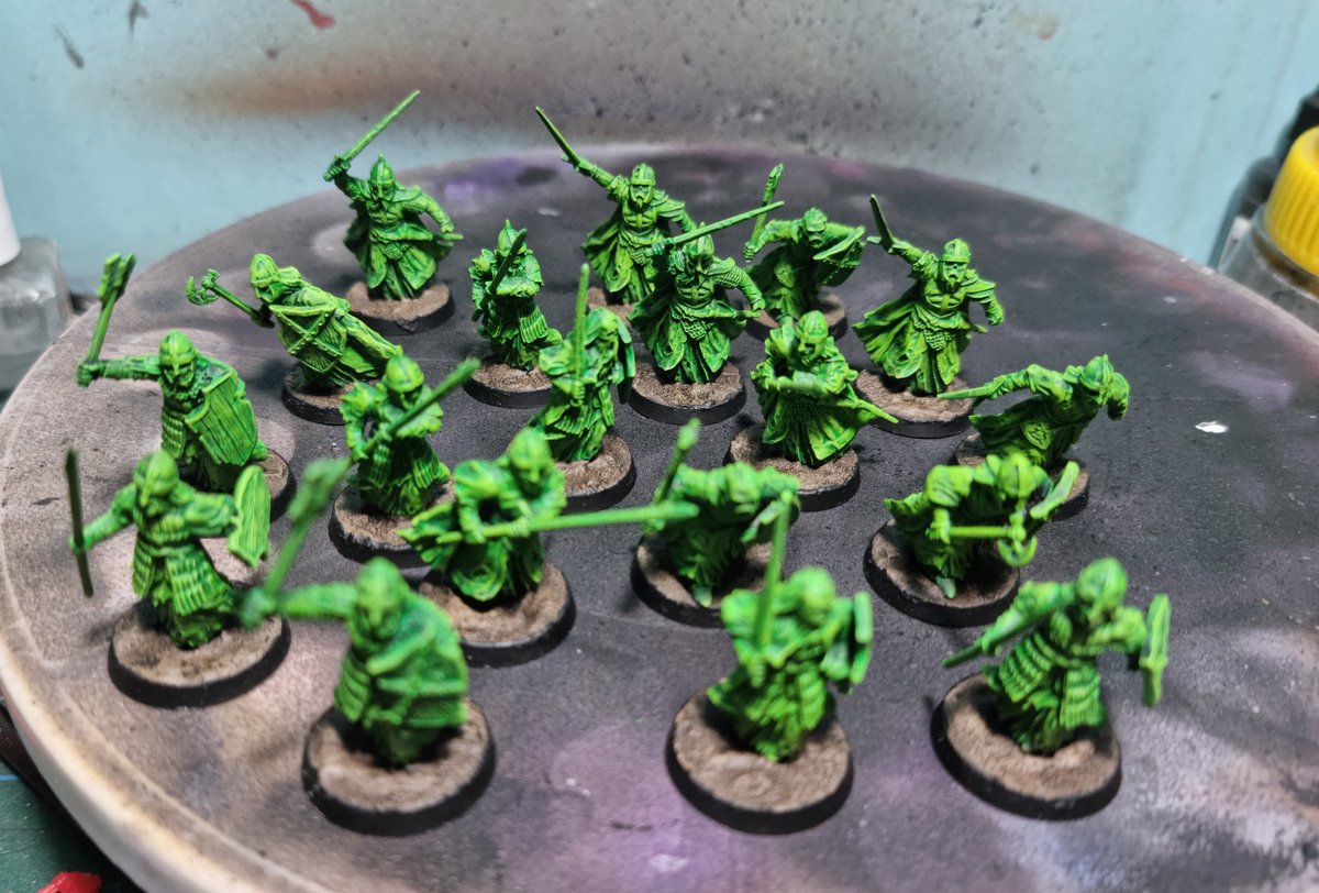 Astralshy's tweet photo. Gonna start a #hobbystreak with the goal of finishing all 84 models of the Battle of Pelennor Fields box as quick as possible.

Starting it off with Dead Men of Dunharrow. Quite happy with how the greens came out! 

20/84 models done! https://t.co/C5HoREKh9g