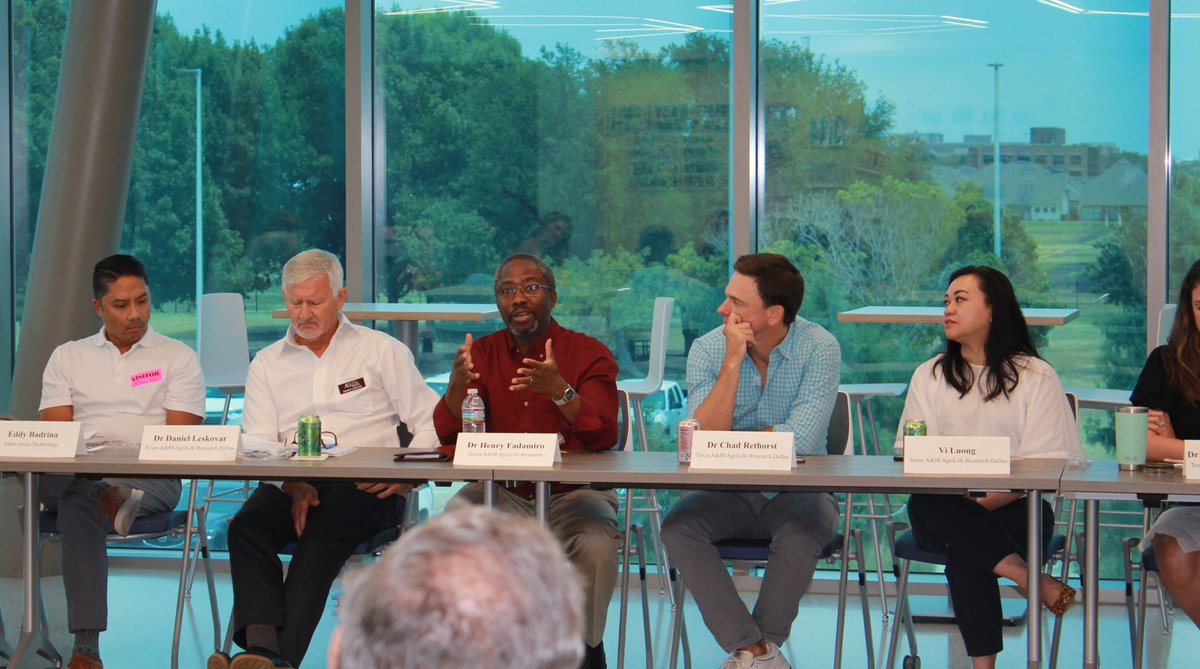 txresearch's tweet photo. It was a pleasure to host a meeting of the stakeholders of our Research and Extension Center @AgriLifeDallas this past month. #AgriLifeResearch leadership and faculty were invigorated by fruitful conversations about the future of Texas urban agriculture and sustainability! 🌱 https://t.co/Kv4eeOkBNk