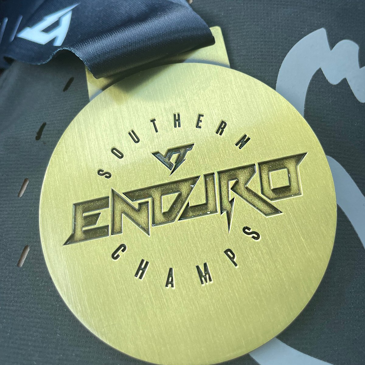 SB_Xtreme's tweet photo. Last weekend called for celebrations when Silverback™ ambassador, @foz.willis, won 1st place at the @Southernenduro British National Champs 🎉 🦍

#enduro #southernendurochamps #southernenduro #YTsouthernendurochamps #mtb https://t.co/1012gAn0Kg