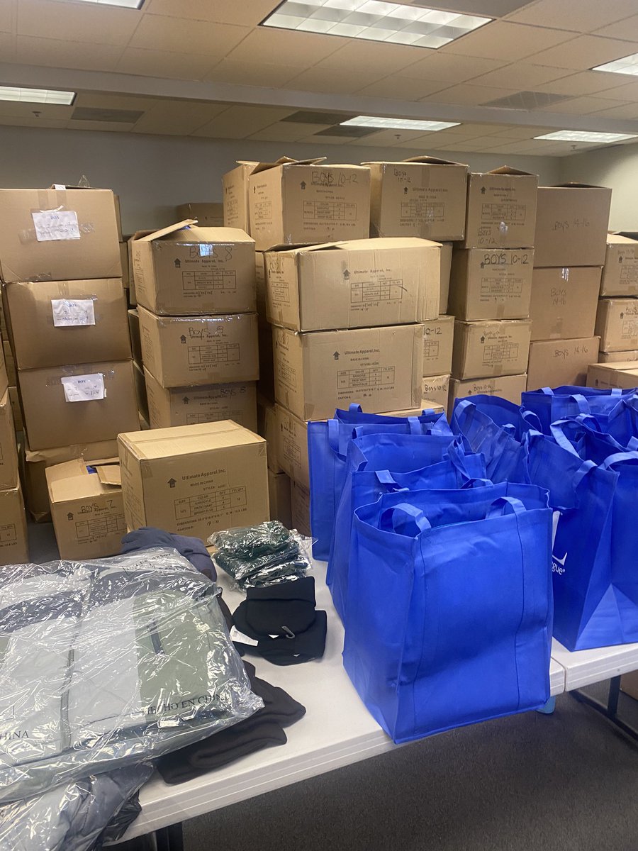 AndreaThome's tweet photo. It’s coat-packing time at @ALChicagoland Almost 2000 coats, hats and gloves were donated to help kids in the Western Suburbs stay warm this winter. If you’re moved to help, please visit https://t.co/cSZ7rr7SPX to learn more about this program and the other great work they do. https://t.co/KpXmA5C5EH