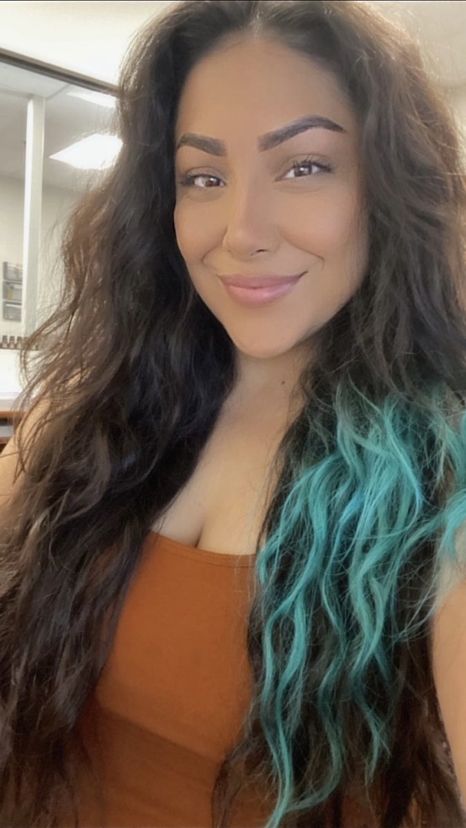 thedejadom's tweet photo. It’s been awhile since my face has blessed your feed so, good morning from my hair and I 😇 https://t.co/2bnWTs4Qx8