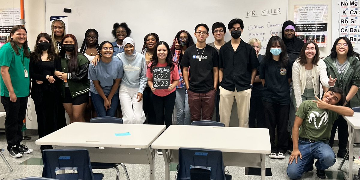 BerknerHelpers's tweet photo. Peer Helpers #FirstDay of classes for 2022-23 school year!! 💚 🐏 #RISDBelieves @bhsmediators @bhsstem @RISDPreventProg @kacage https://t.co/UnjGVTcktP