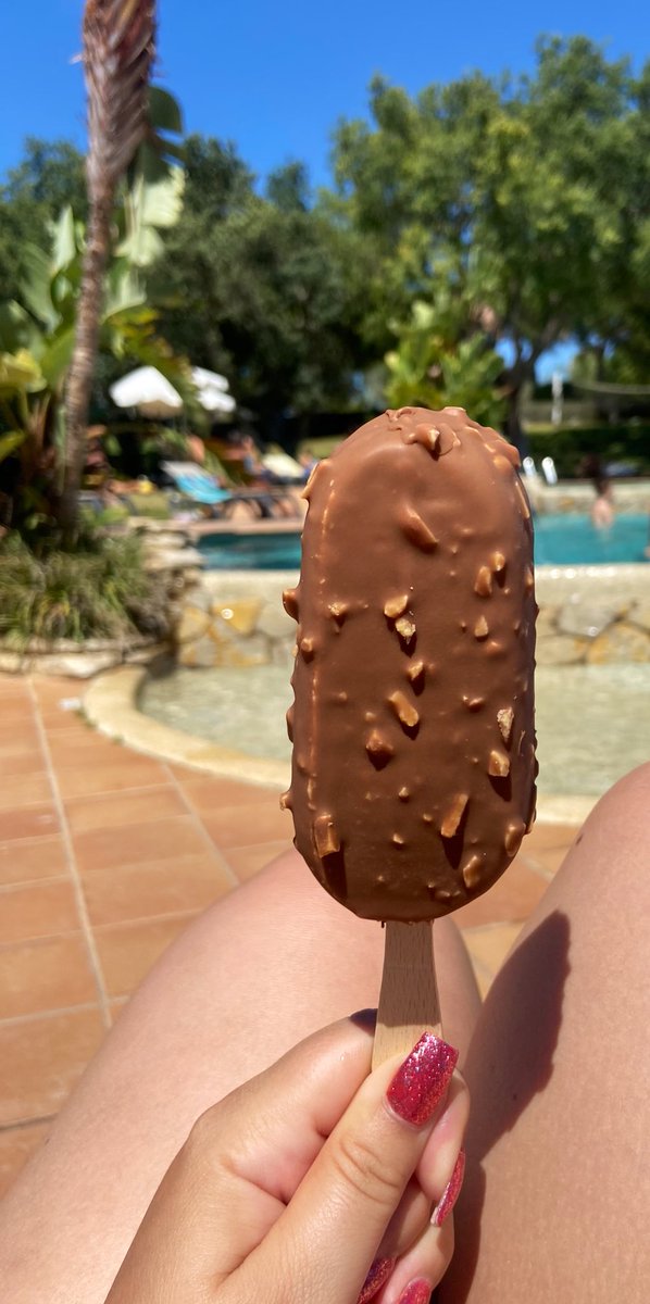 I am so much better suited to life in the sunshine #noworries #escapereality #toomanyicecreams
