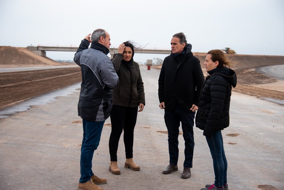 gkatopodis's tweet photo. La Argentina tiene años de prosperidad hacia adelante, y ese futuro mejor se construye con un Estado fuerte y una agenda de desarrollo que llegue a todos.

Estamos terminando el último tramo de la Ruta 8, entre Pilar y Pergamino, una de las obras viales más importante del país. https://t.co/YE1O787YVF